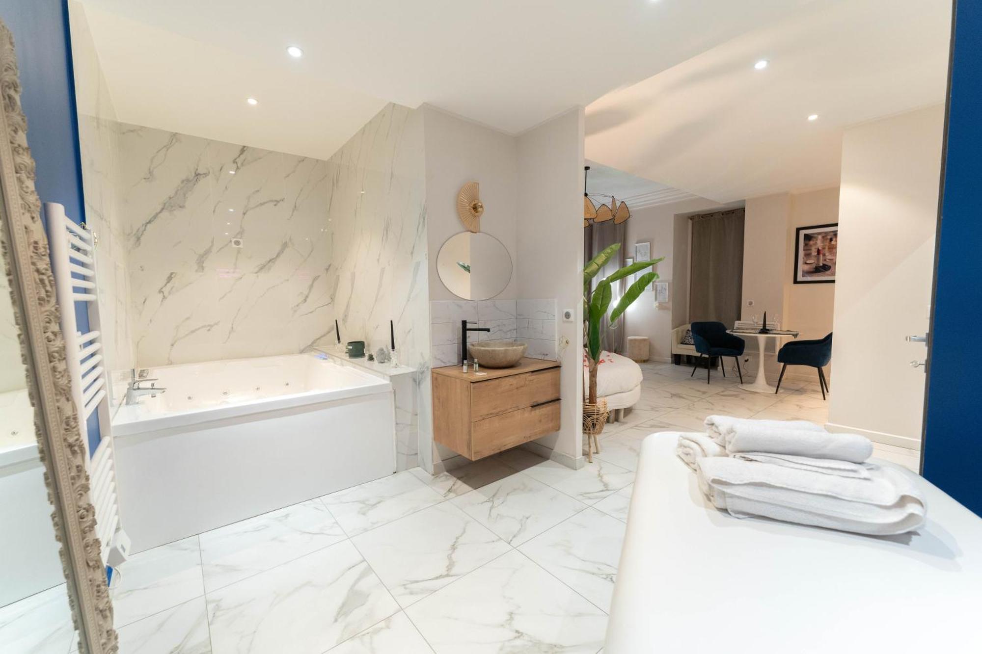 Appartement Loveroom Jacuzzi Passion